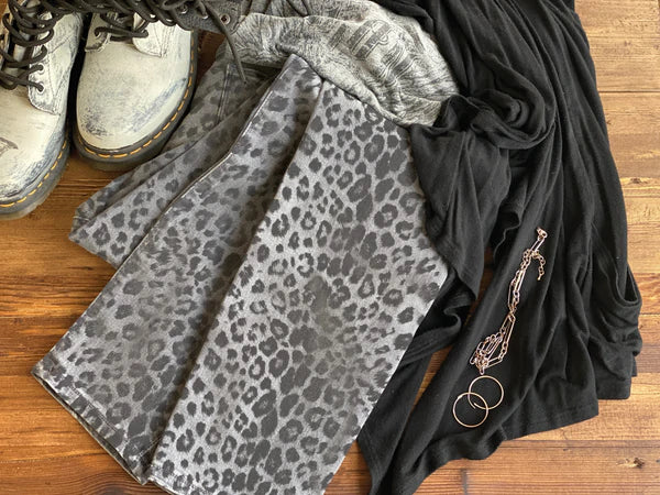 Catwalk Décor Stamp - Iron Orchid Designs