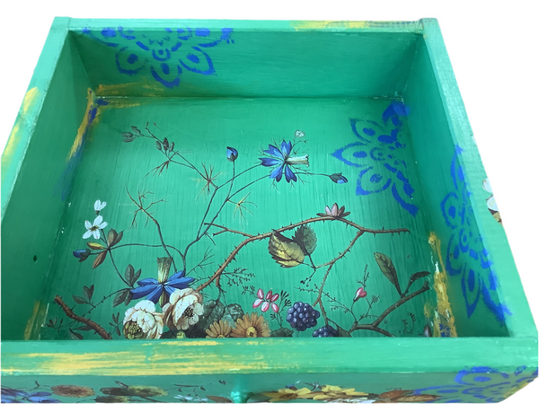 Flowers  Green Gift Box  -  Muckabout