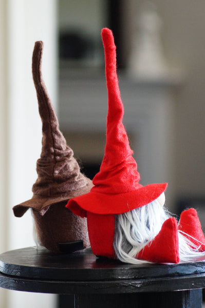 Librarian Wizard Gnome- Red