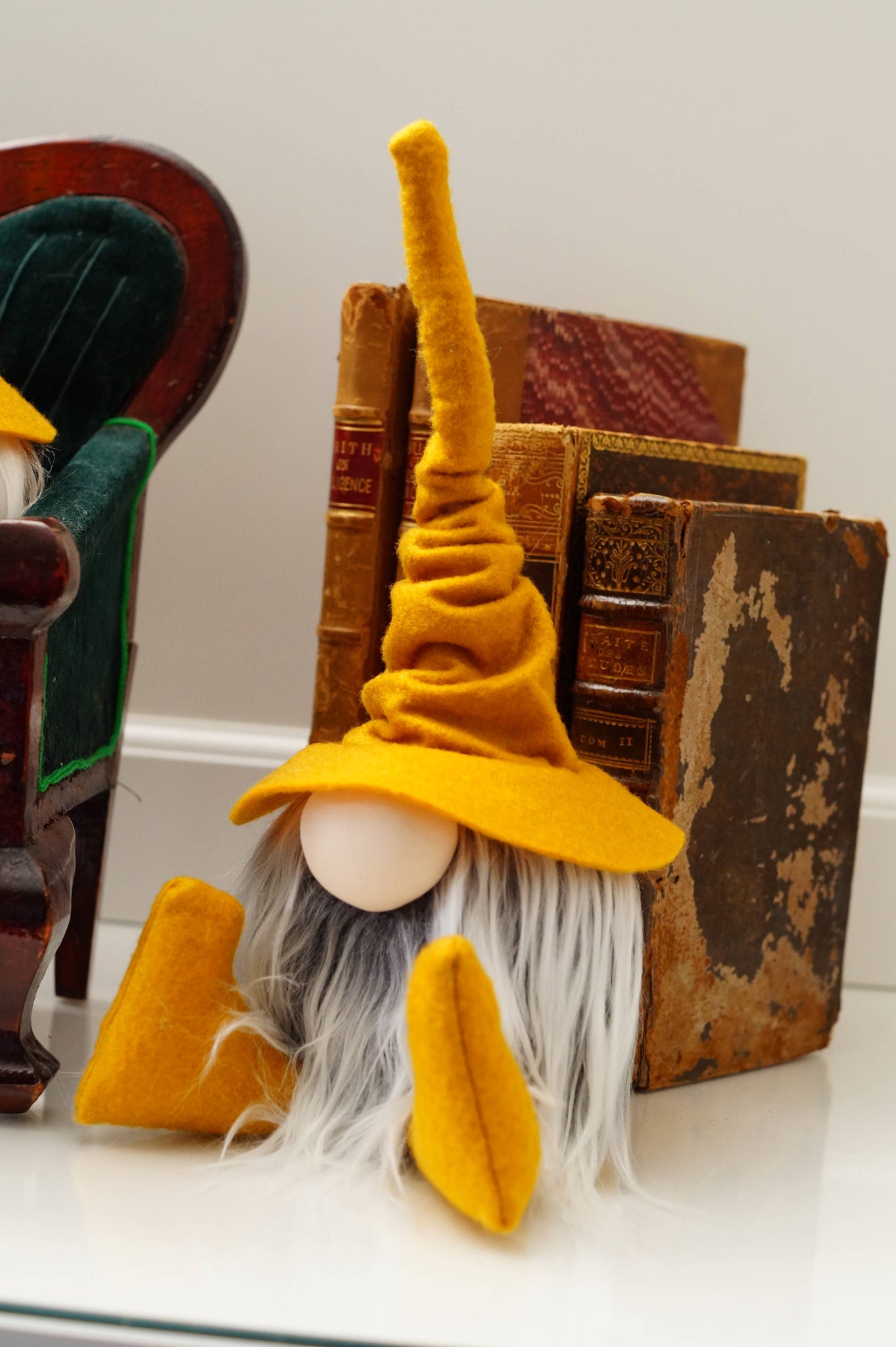 Librarian Wizard Gnome- Gold: Frosty Beard