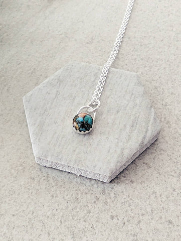 Spiny Oyster Mohave Turquoise Dainty Gemstone Necklace, Minimalist Jewelry